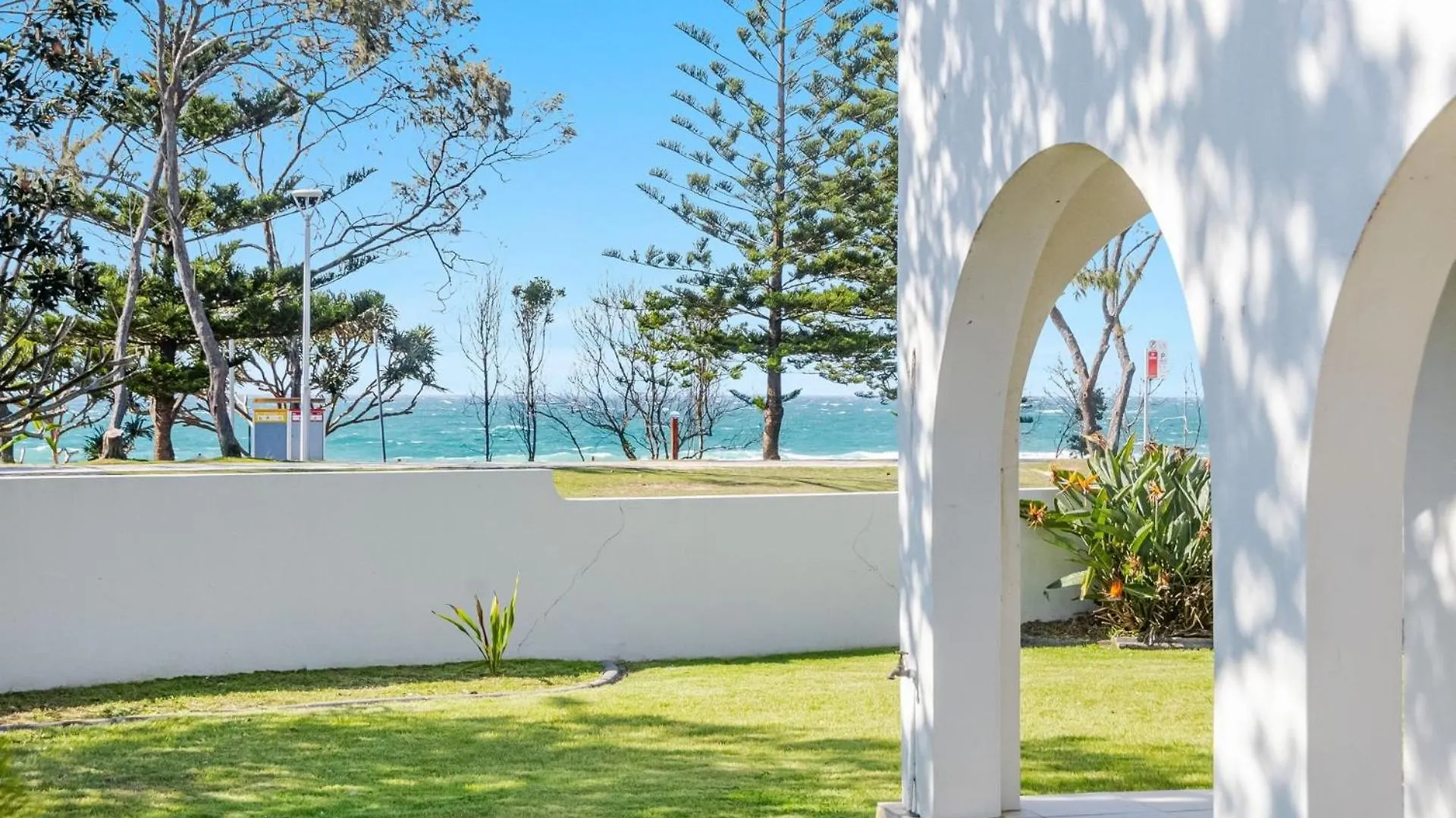 Apartment Beach Front Beach Break 1 Byron Bay